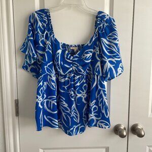 NWT Skies are Blue Flowy Top